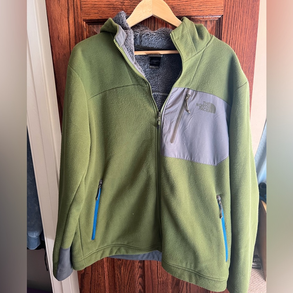 Men’s size XL North Face hooded fleece